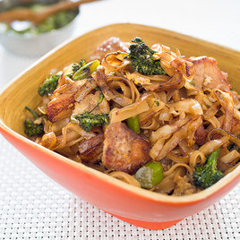 detail_CVR_SFS_thai_style_stir_fried_noodles_chicken_broccolini_CLR-17