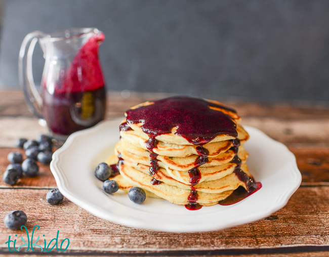 blueberry-pancakes-syrup-17